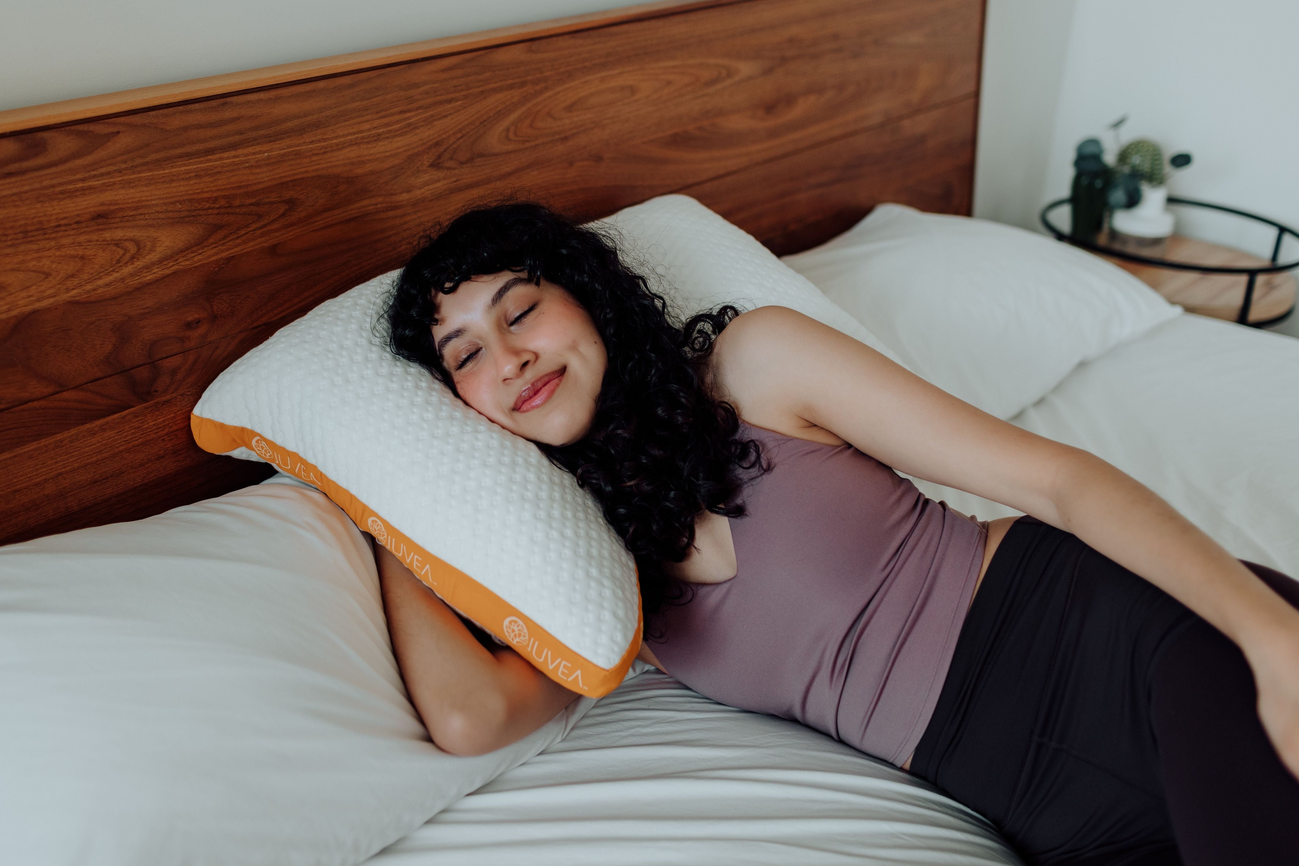 JUVEA® Curve — Crescent Natural Talalay Latex Pillow